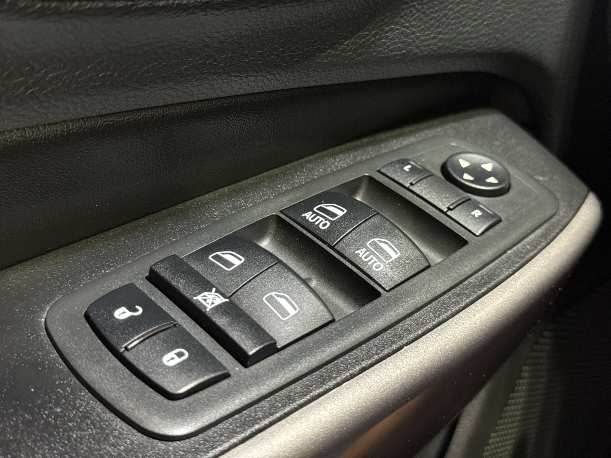Used 2019 Jeep Cherokee Limited w/ Technology Group AWD/4WD image 35