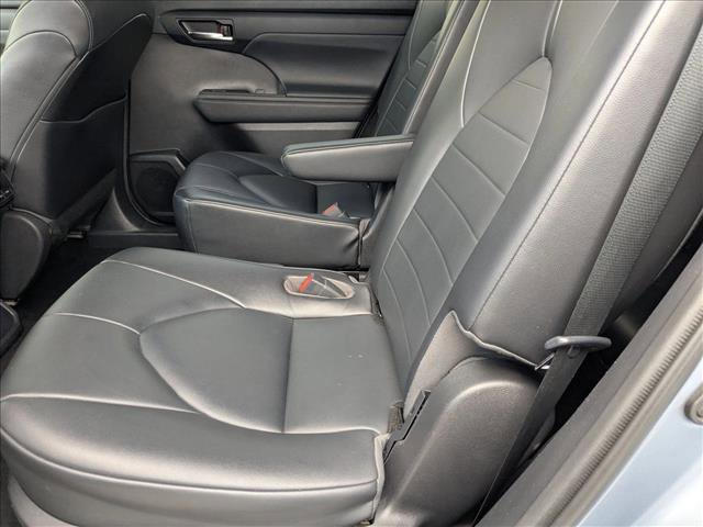 Used 2021 Toyota Highlander XLE image 18