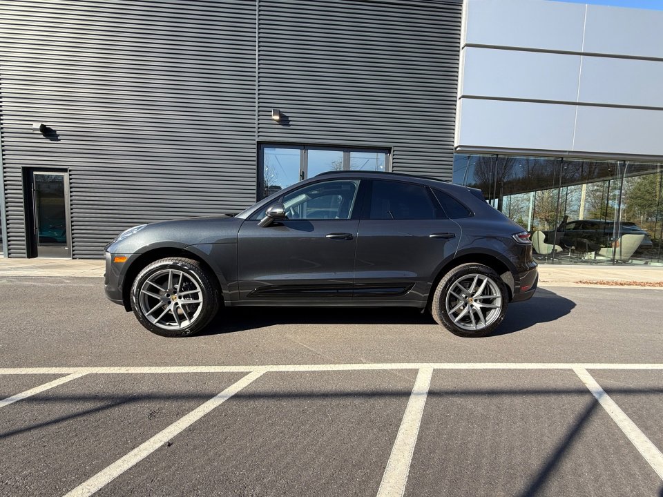 New 2026 Porsche Macan image 2