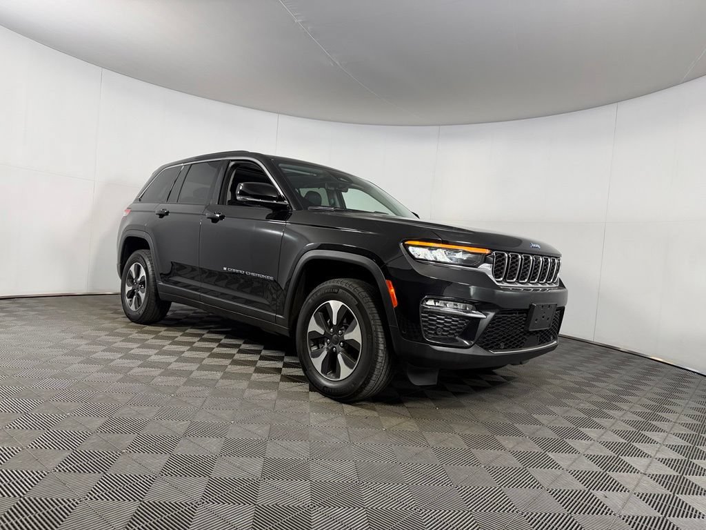 Certified 2023 Jeep Grand Cherokee 4WD 4xe w/ Luxury Tech Group II image 3