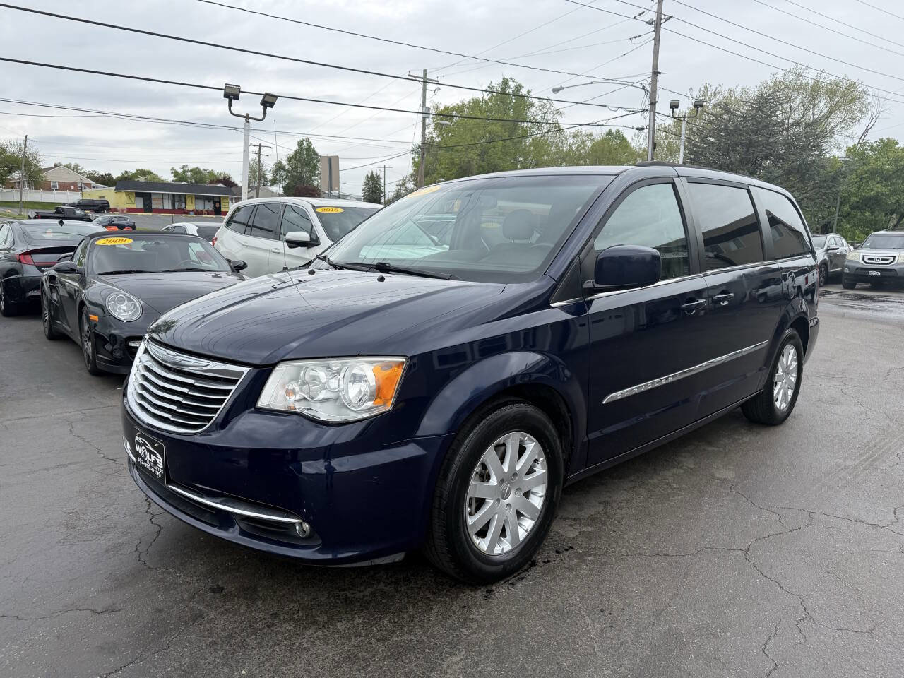 Used 2015 Chrysler Town & Country Touring FWD image 1