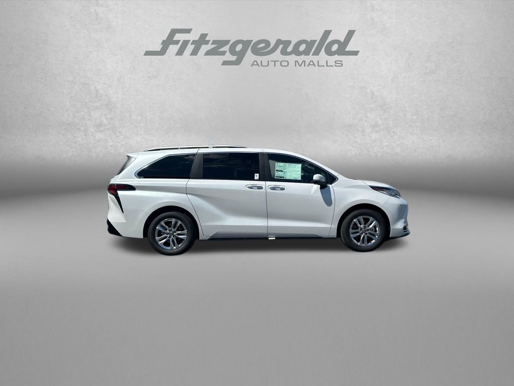 New 2026 Toyota Sienna Limited AWD/4WD image 8