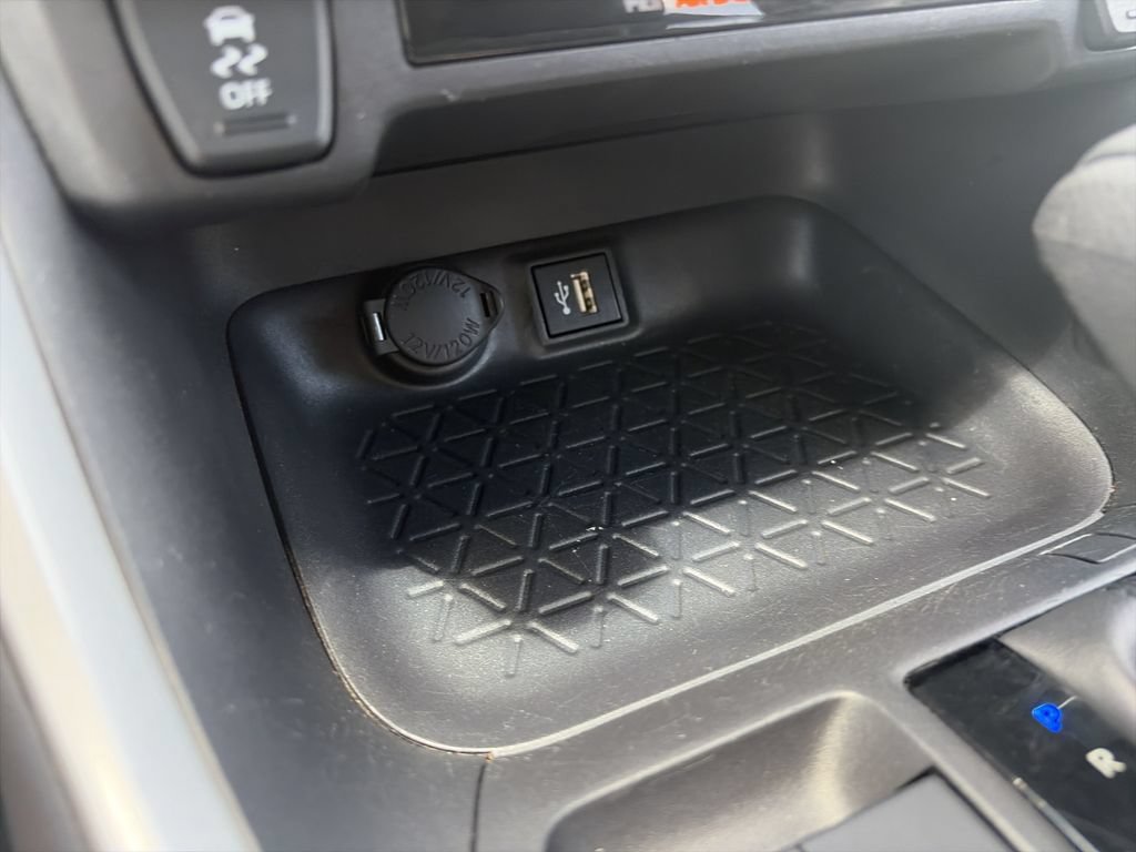 Used 2025 Toyota RAV4 XLE FWD image 25