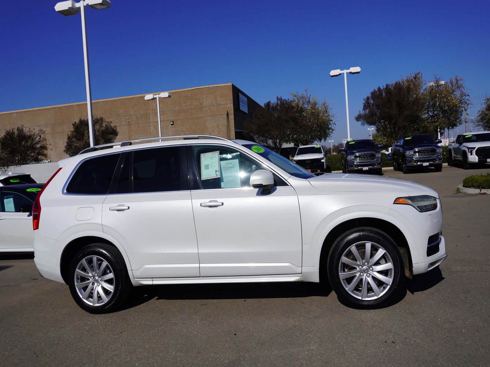 Used 2016 Volvo XC90 T6 Momentum image 4