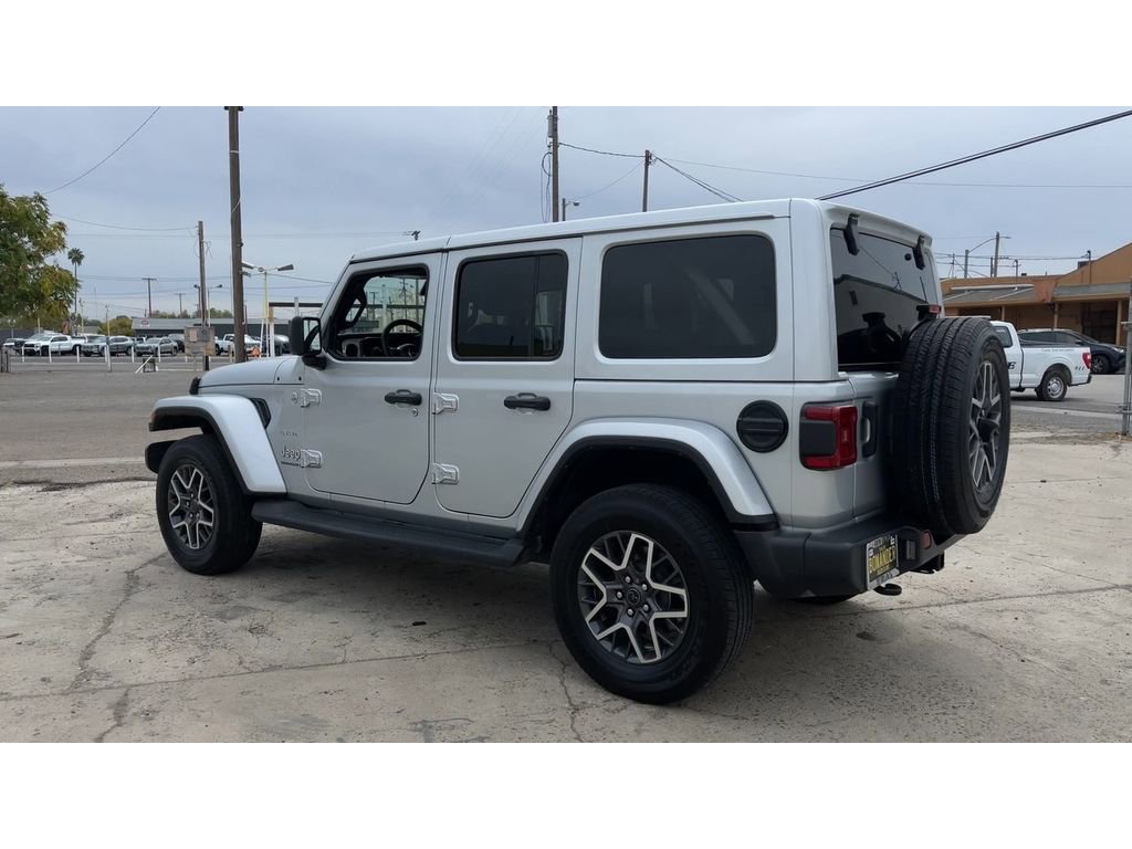 Used 2024 Jeep Wrangler Sahara image 9