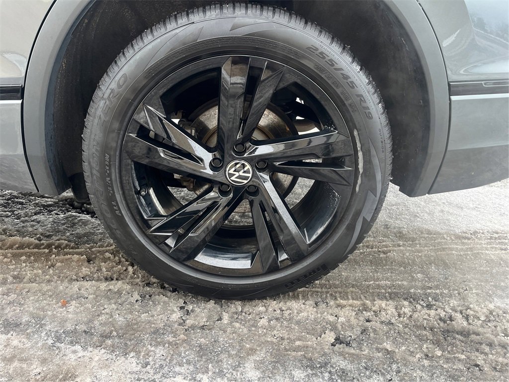 Used 2024 Volkswagen Tiguan SE R-Line image 37