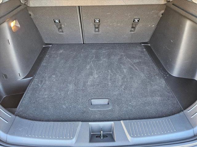 Used 2024 Chevrolet Trax LT w/ LT Convenience Package image 6