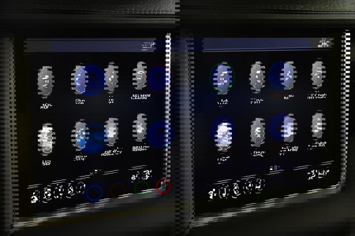 Used 2021 GMC Yukon Denali w/ Denali Premium Package image 34