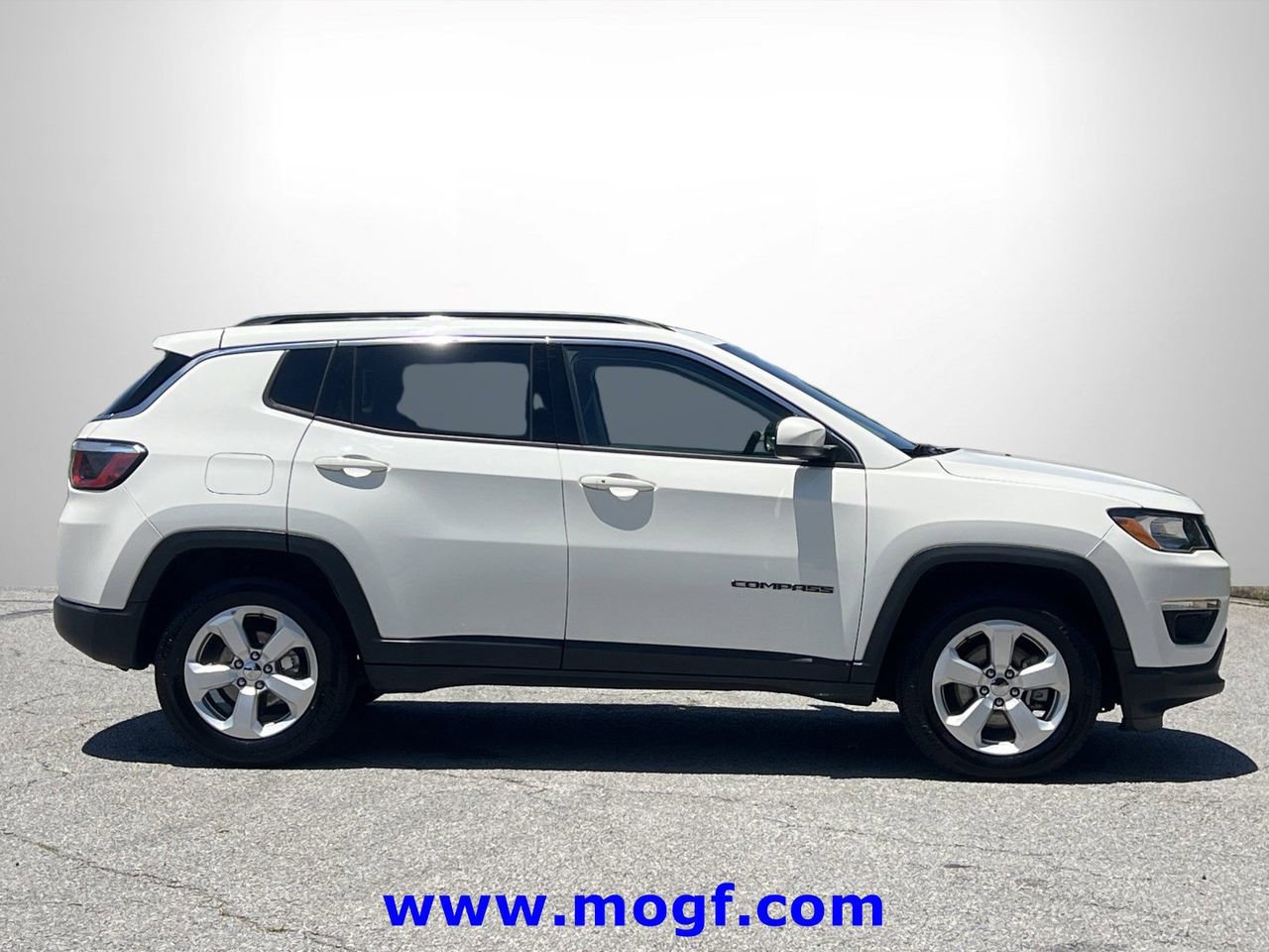Used 2018 Jeep Compass Latitude w/ Popular Equipment Group FWD image 24