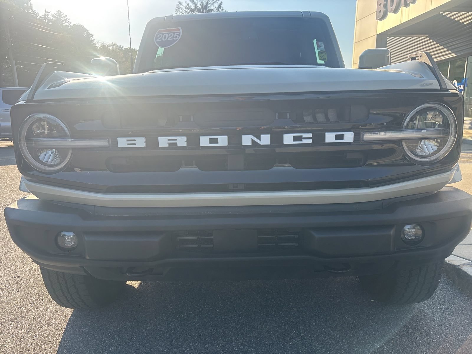 Used 2025 Ford Bronco Outer Banks AWD/4WD image 9