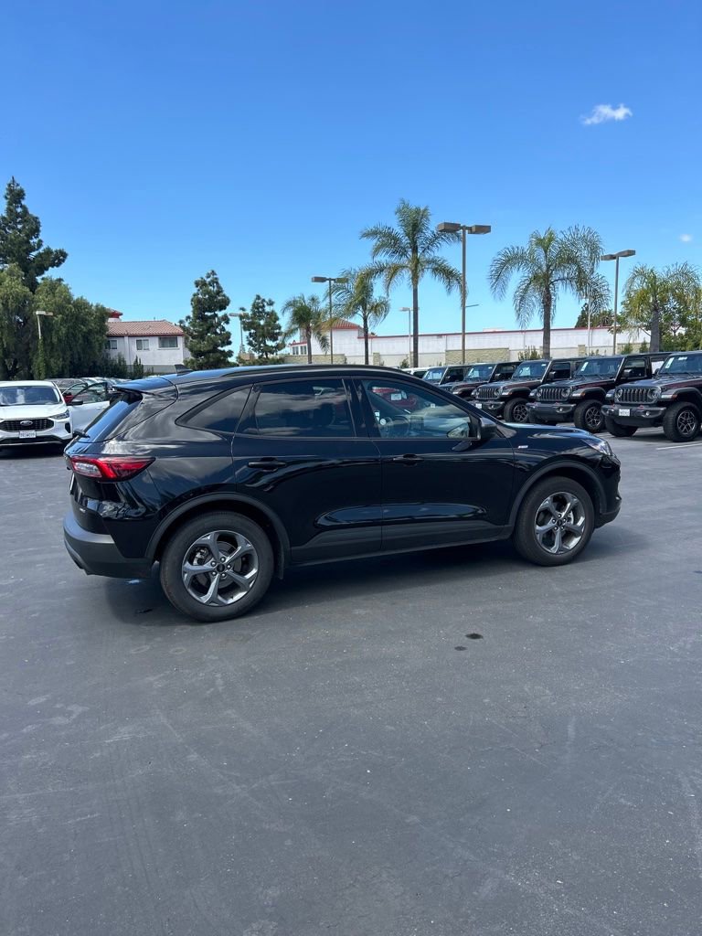 Used 2025 Ford Escape ST-Line AWD/4WD image 8
