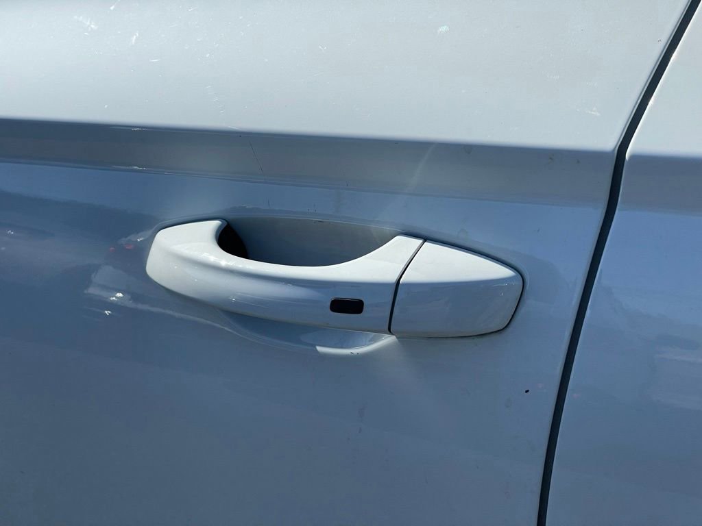 Certified 2025 Volkswagen Taos SE w/ Panoramic Sunroof Package image 27