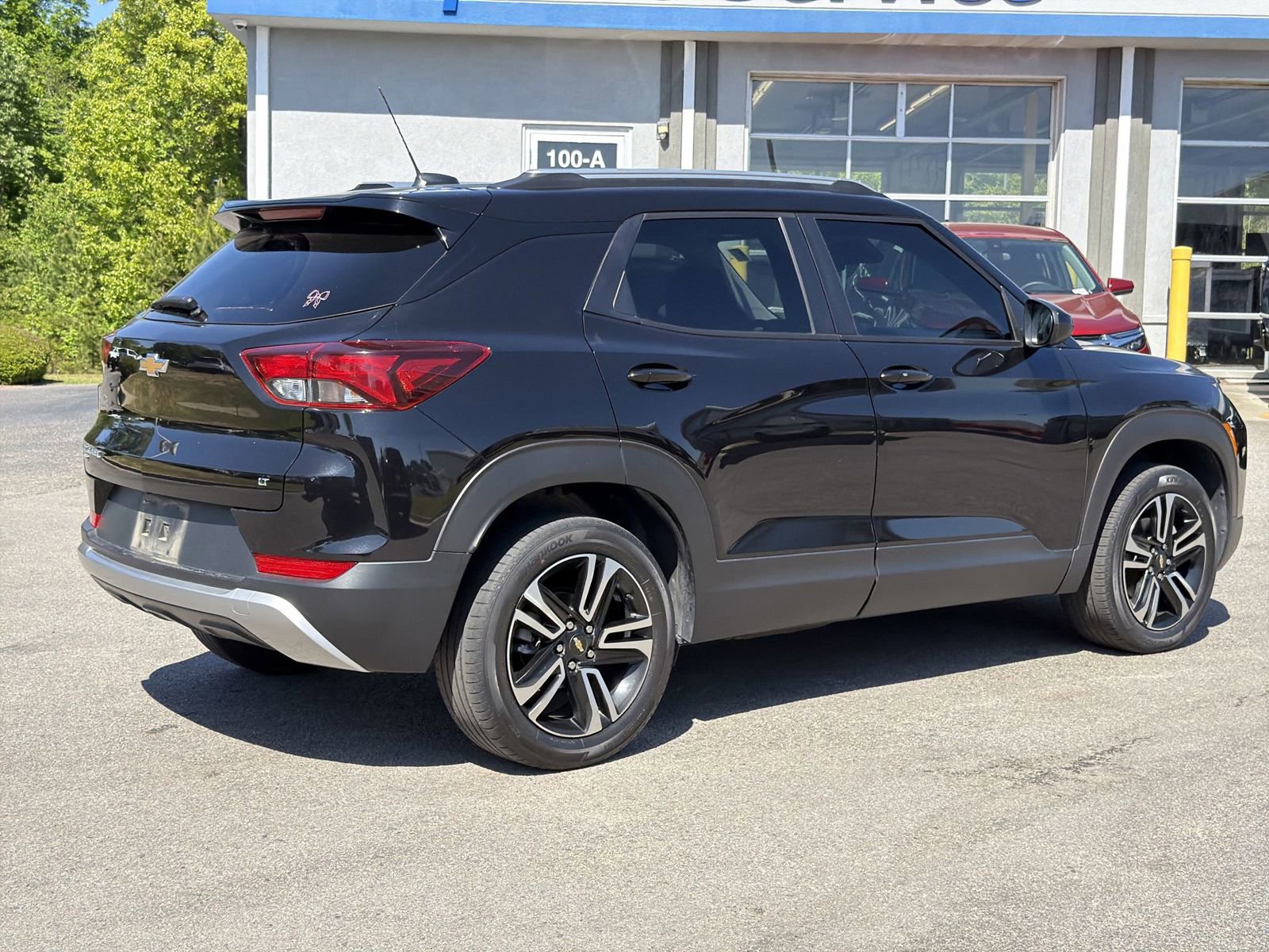 Used 2023 Chevrolet TrailBlazer LT w/ Convenience Package AWD/4WD image 9