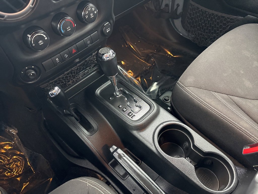 Used 2014 Jeep Wrangler Unlimited Sahara image 18