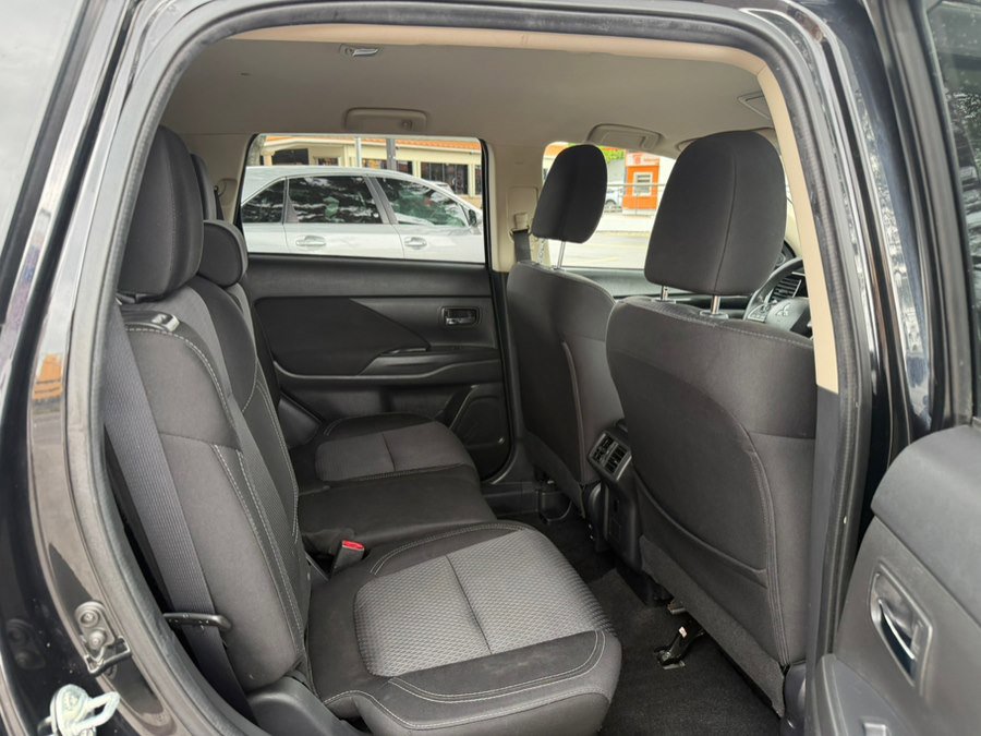 Used 2020 Mitsubishi Outlander SE AWD/4WD image 11