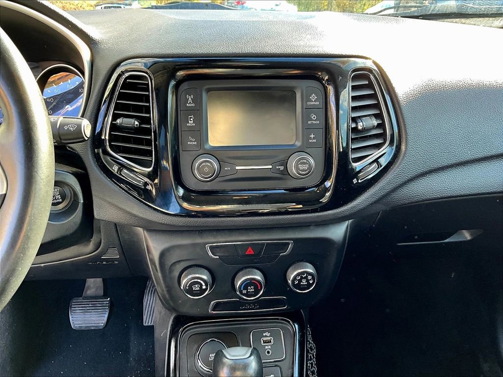 Used 2018 Jeep Compass Latitude image 27