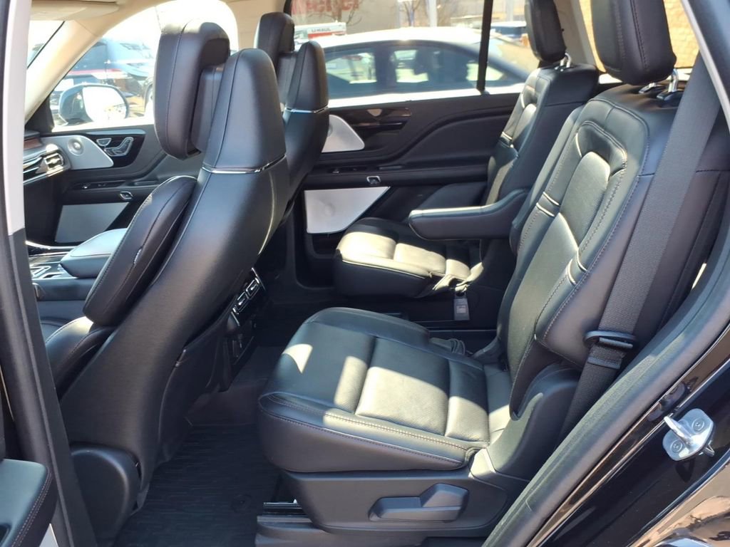 Used 2023 Lincoln Aviator Reserve w/ Equipment Group 201A AWD/4WD image 12