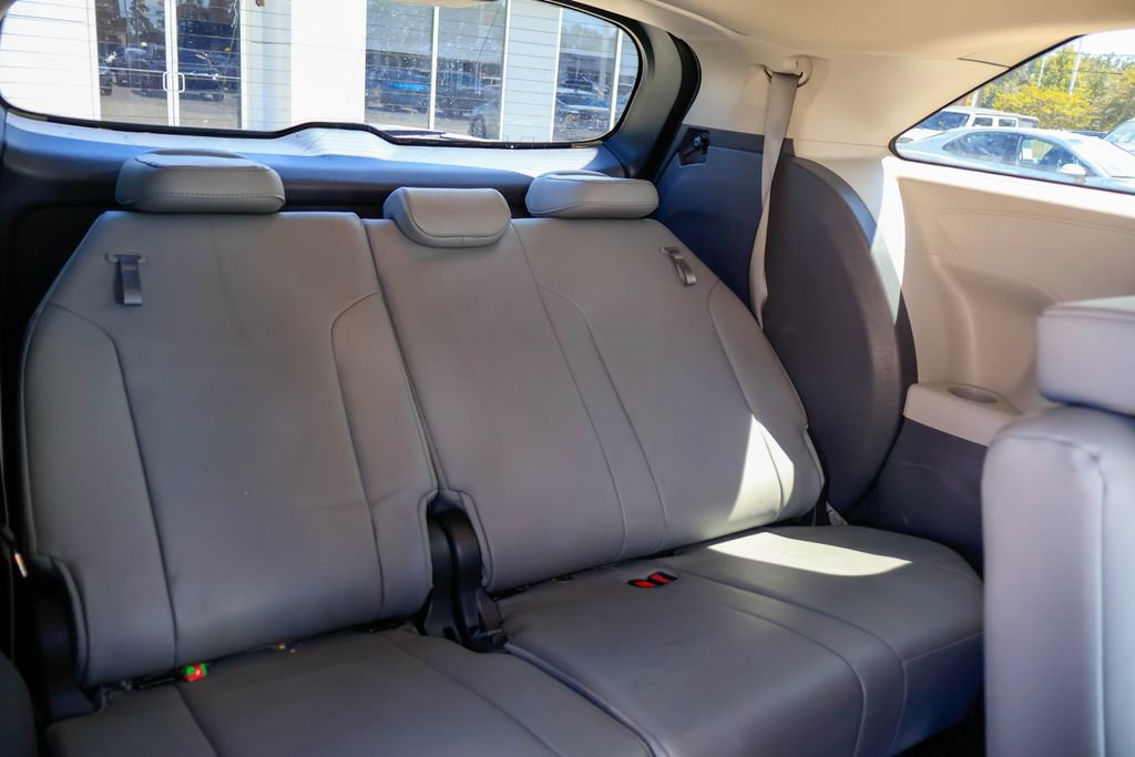 Used 2021 Toyota Sienna XLE FWD image 12