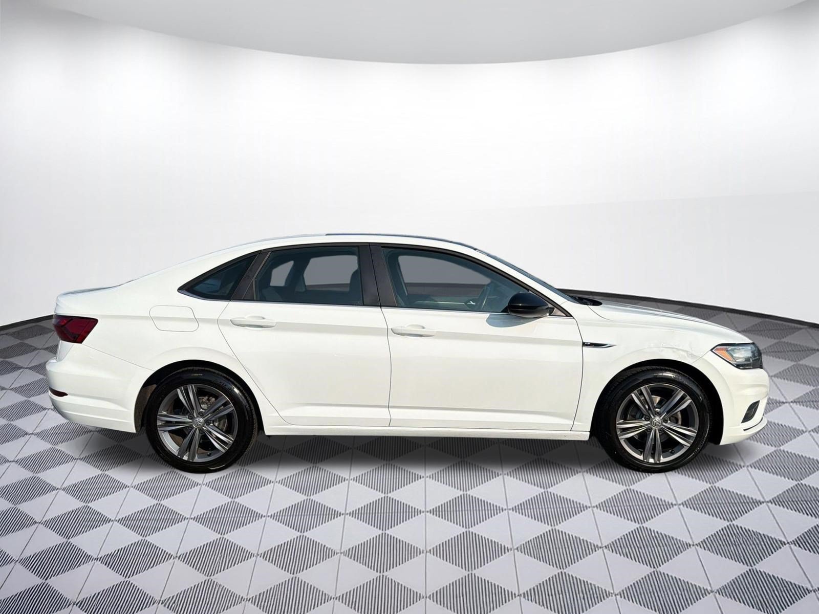 Used 2020 Volkswagen Jetta R-Line w/ R-Line Cold Weather Package FWD image 8