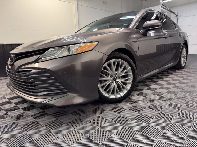 Used 2018 Toyota Camry XLE FWD image 3