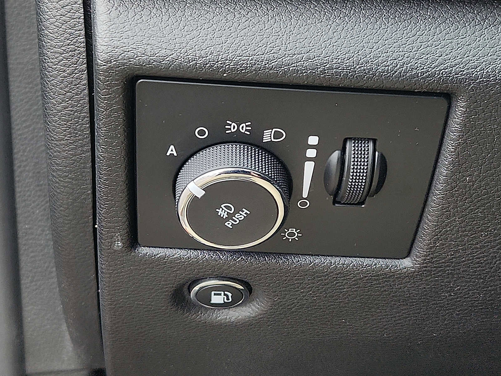 Used 2019 Jeep Grand Cherokee Limited X image 26