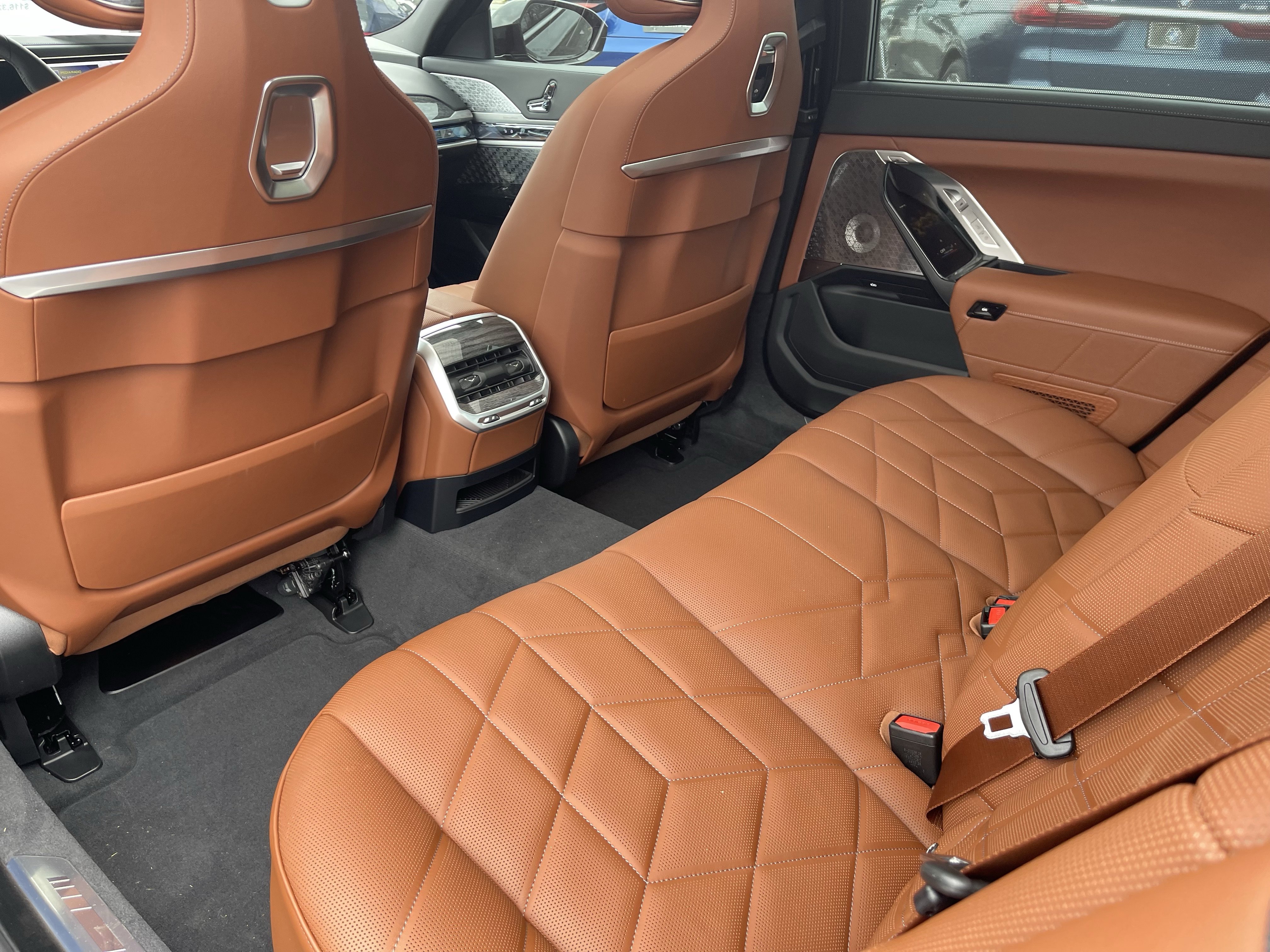 Certified 2025 BMW 760i xDrive w/ Executive Package image 16