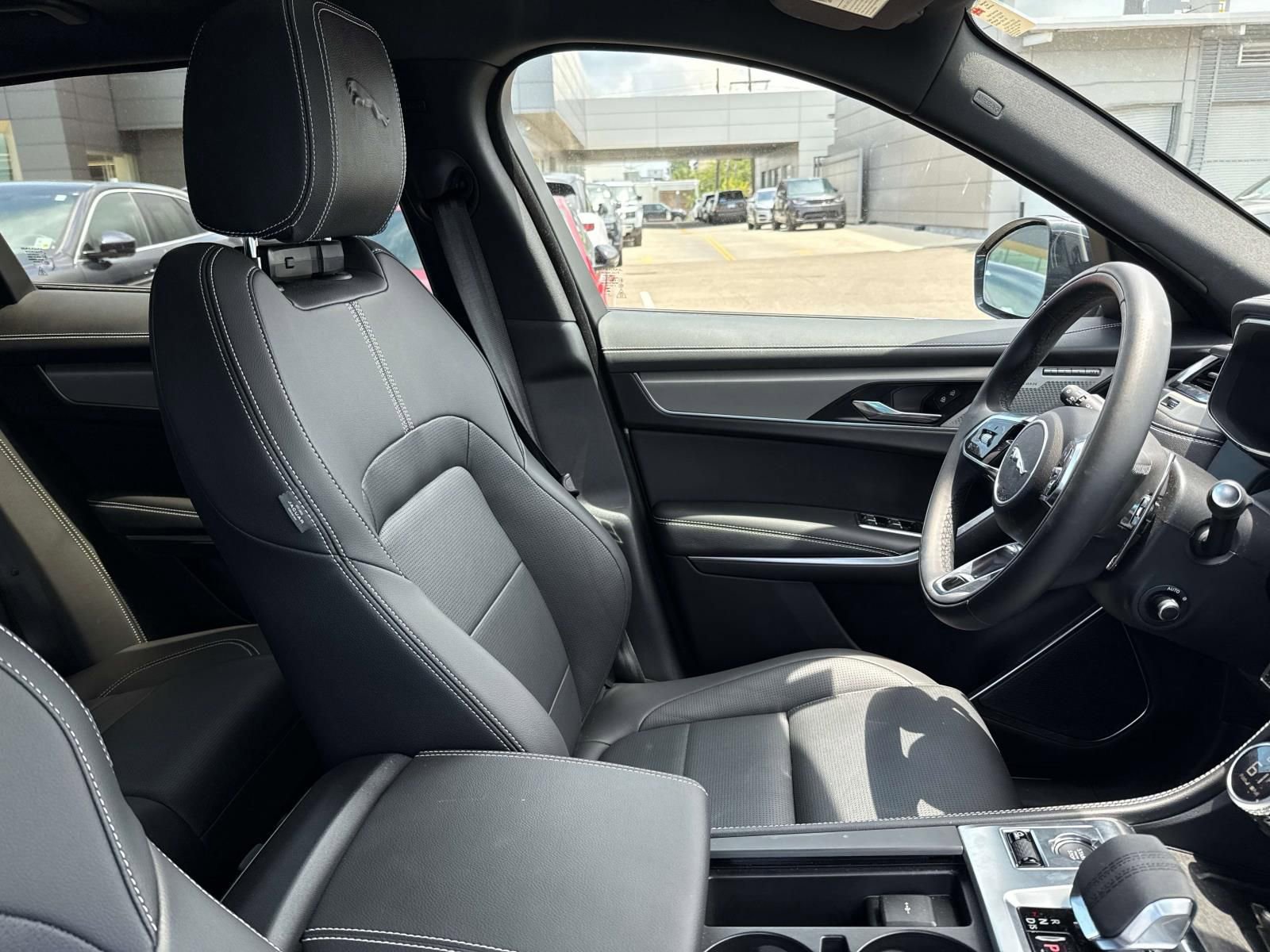 Used 2025 Jaguar F-PACE R-Dynamic S image 9