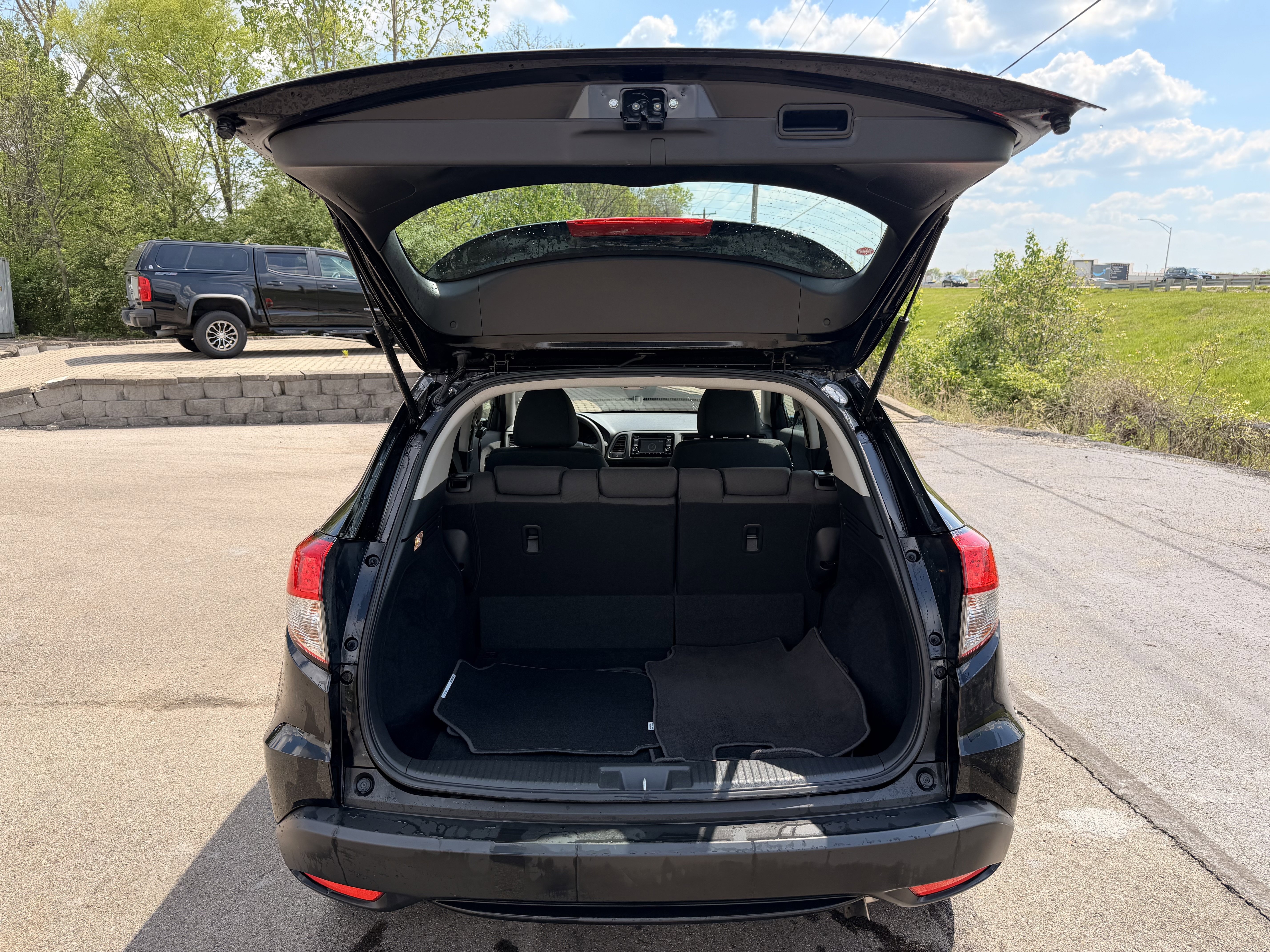 Used 2021 Honda HR-V LX image 12