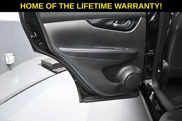 Used 2022 Nissan Rogue Sport SV AWD/4WD image 34