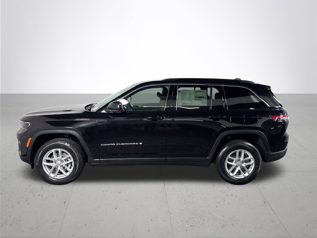 New 2026 Jeep Grand Cherokee Laredo w/ Trailer Tow Package AWD/4WD image 9