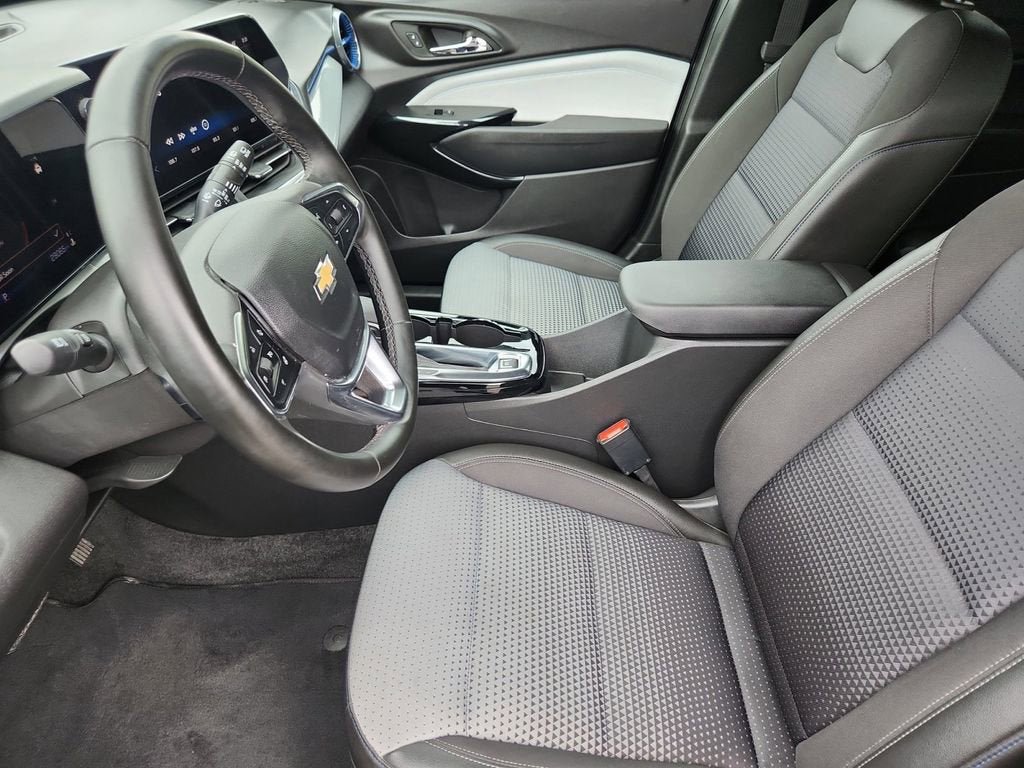 Used 2025 Chevrolet Trax LT w/ LT Convenience Package FWD image 9