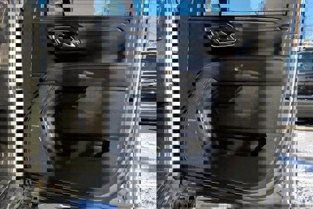 Used 2023 GMC Yukon XL SLT image 24