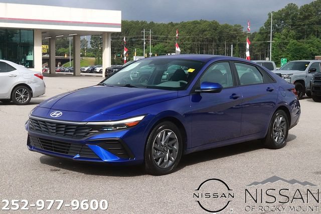 Used 2024 Hyundai Elantra SEL FWD image 3