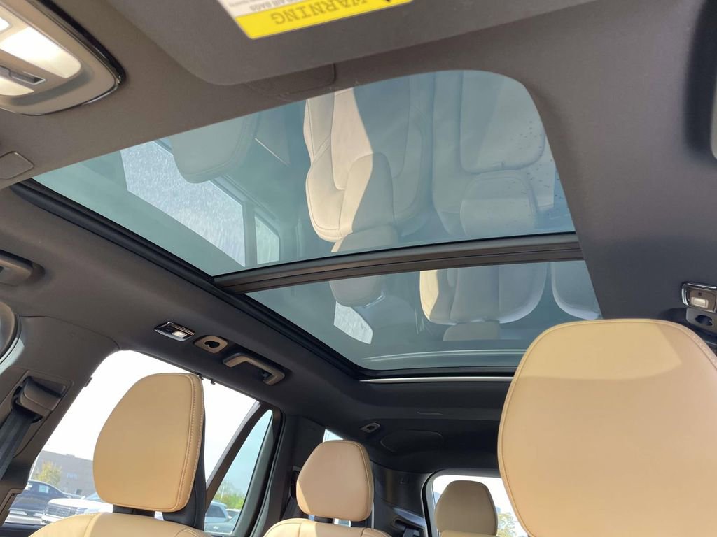 Used 2025 Volvo XC90 B6 Ultra w/ Protection Package image 10