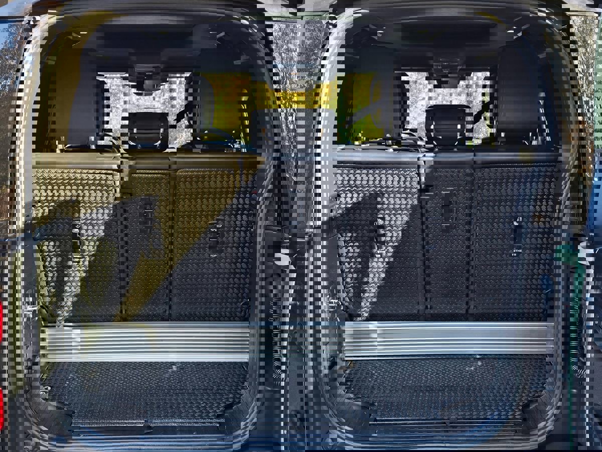 Used 2023 Land Rover Defender 110 75th Limited Edition image 79