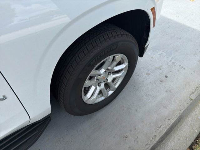 Used 2026 Chevrolet Suburban LS RWD image 15