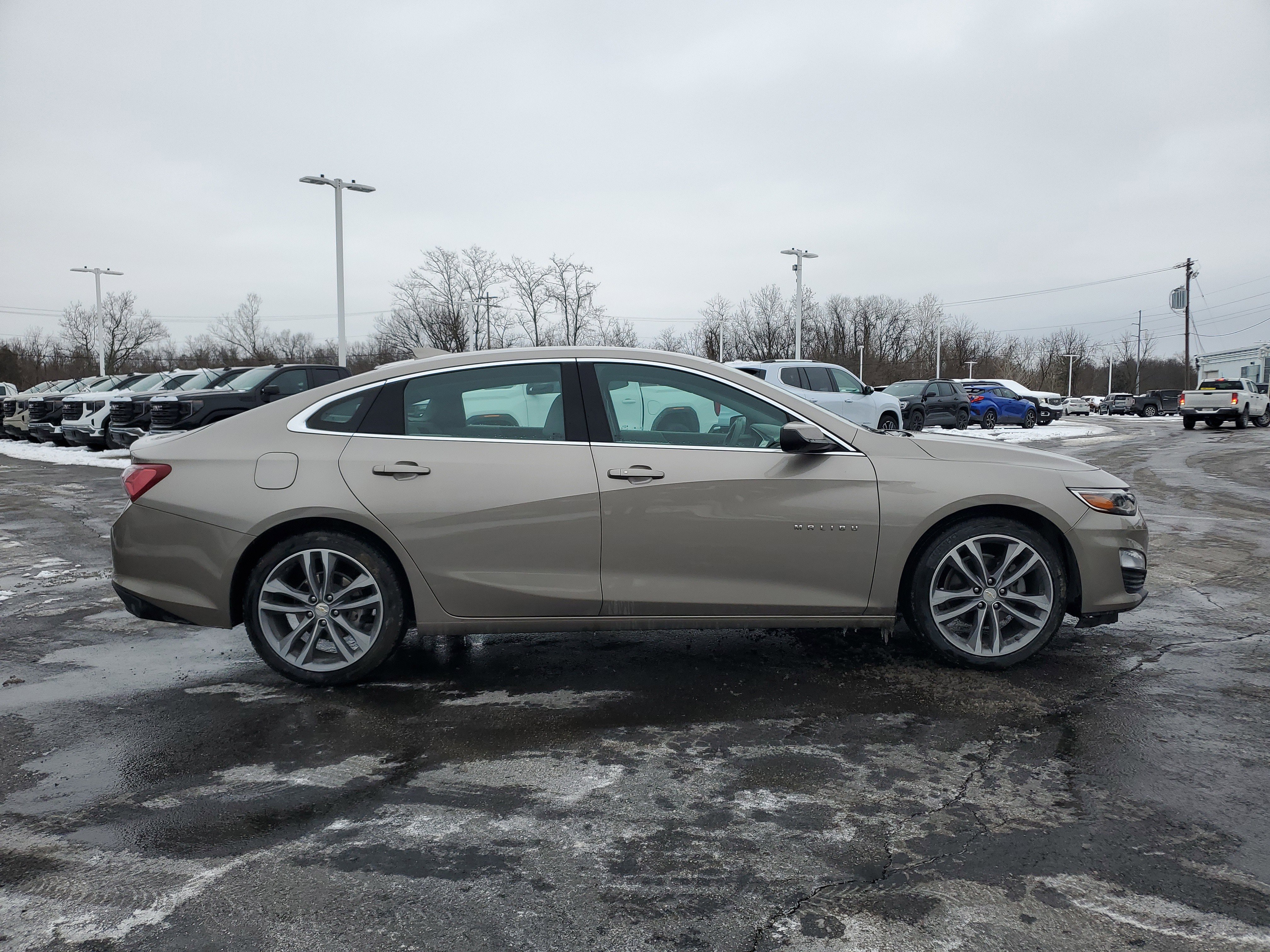 Used 2022 Chevrolet Malibu LT image 3