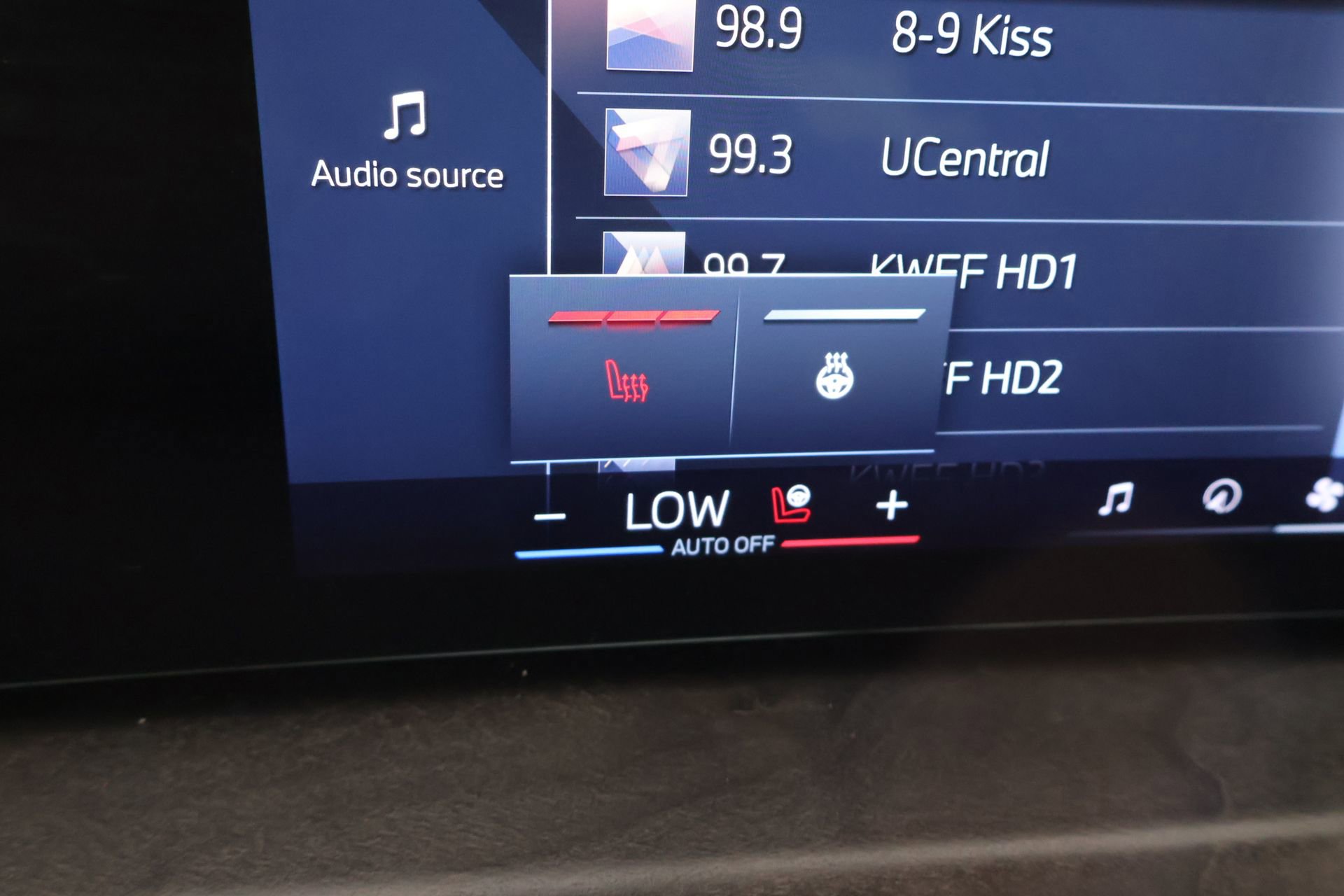 Used 2024 BMW X5 xDrive40i w/ Executive Package image 8