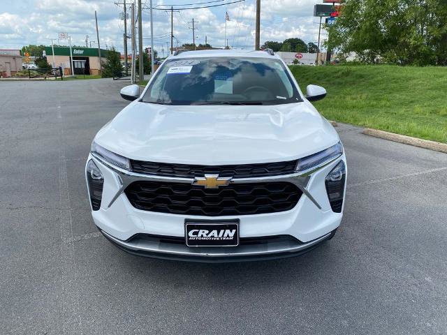 Used 2024 Chevrolet Trax LT w/ Driver Confidence Package FWD image 2