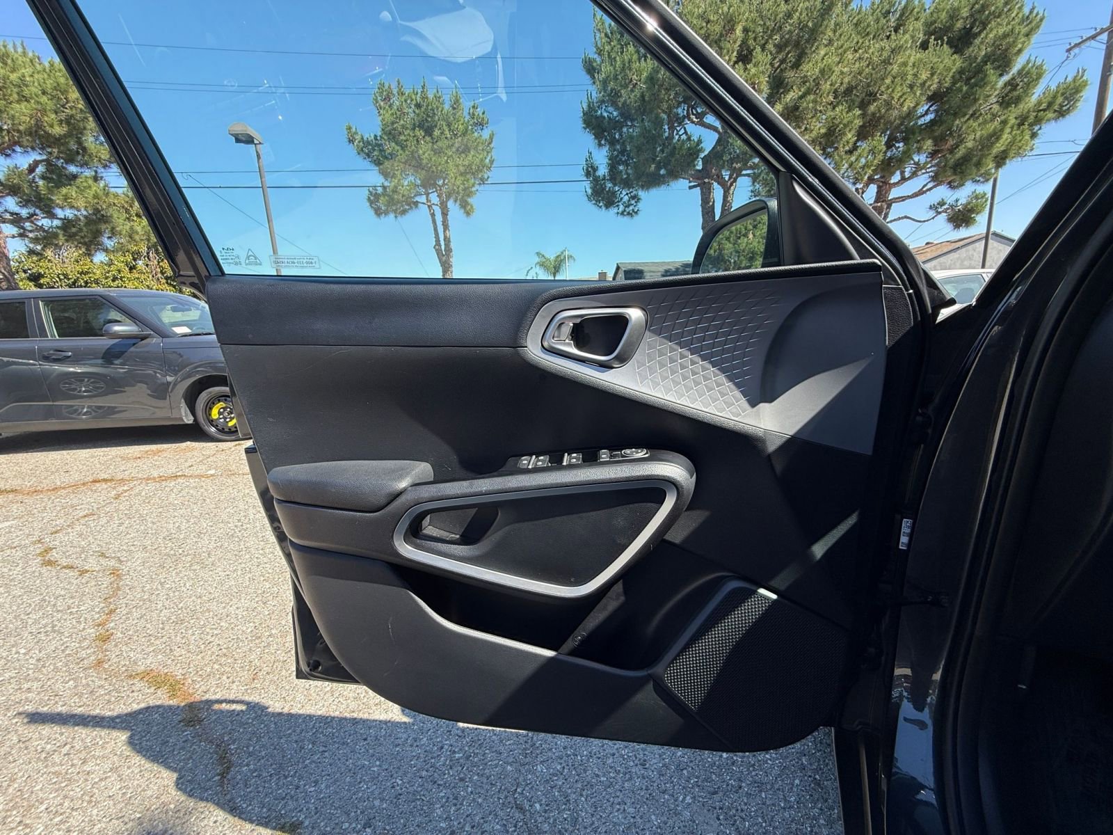 Used 2025 Kia Soul LX w/ LX Technology Package image 18