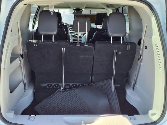 Used 2024 Chrysler Pacifica Touring-L FWD image 7
