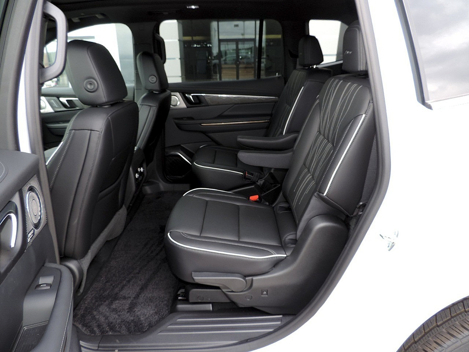 New 2026 Buick Enclave Avenir w/ Super Cruise Package FWD image 19