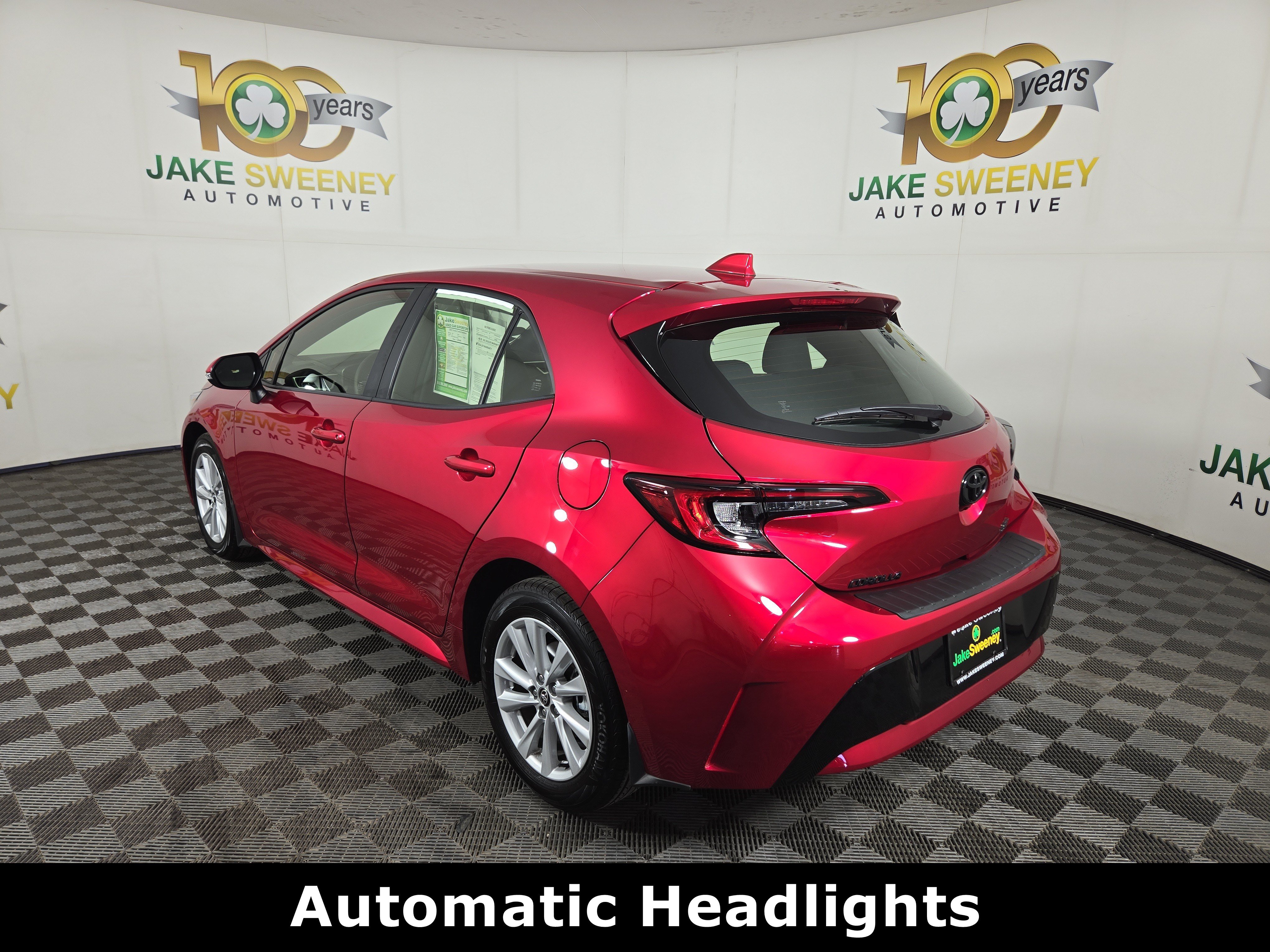 Used 2025 Toyota Corolla SE w/ SE Package FWD image 6