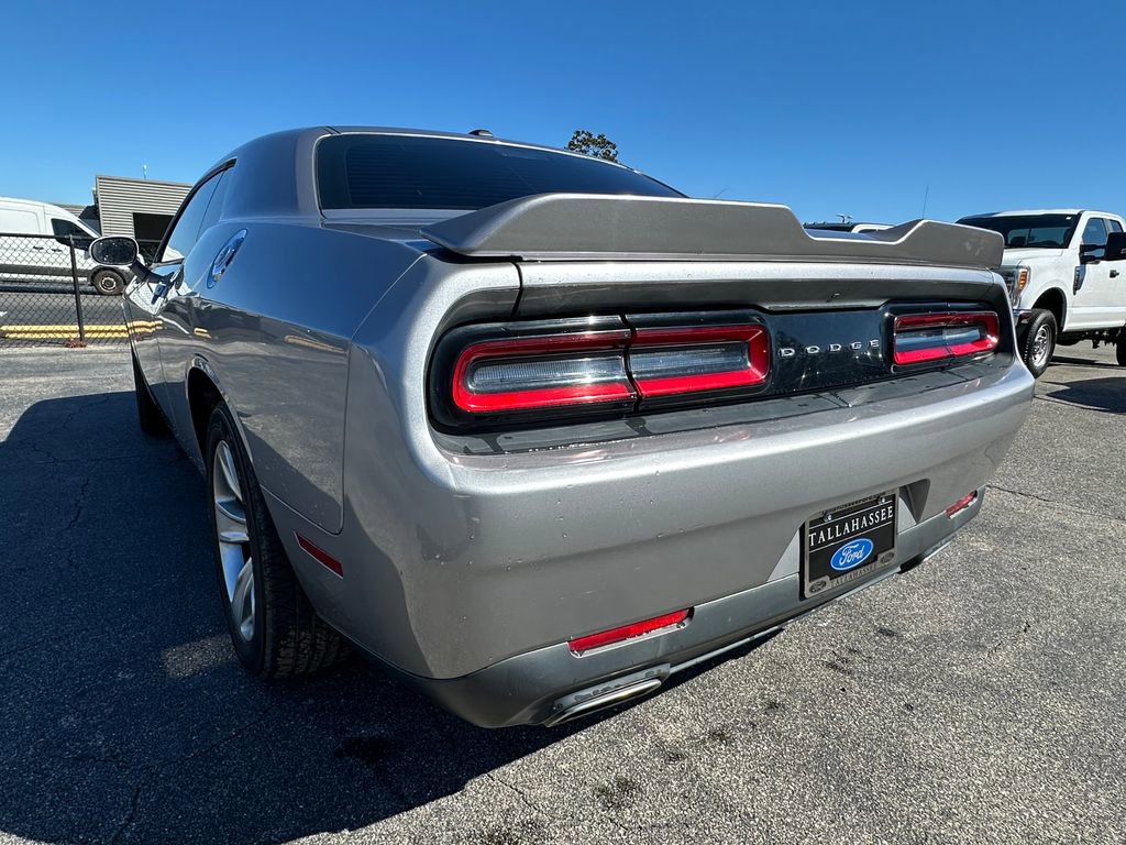 Used 2016 Dodge Challenger SXT image 18