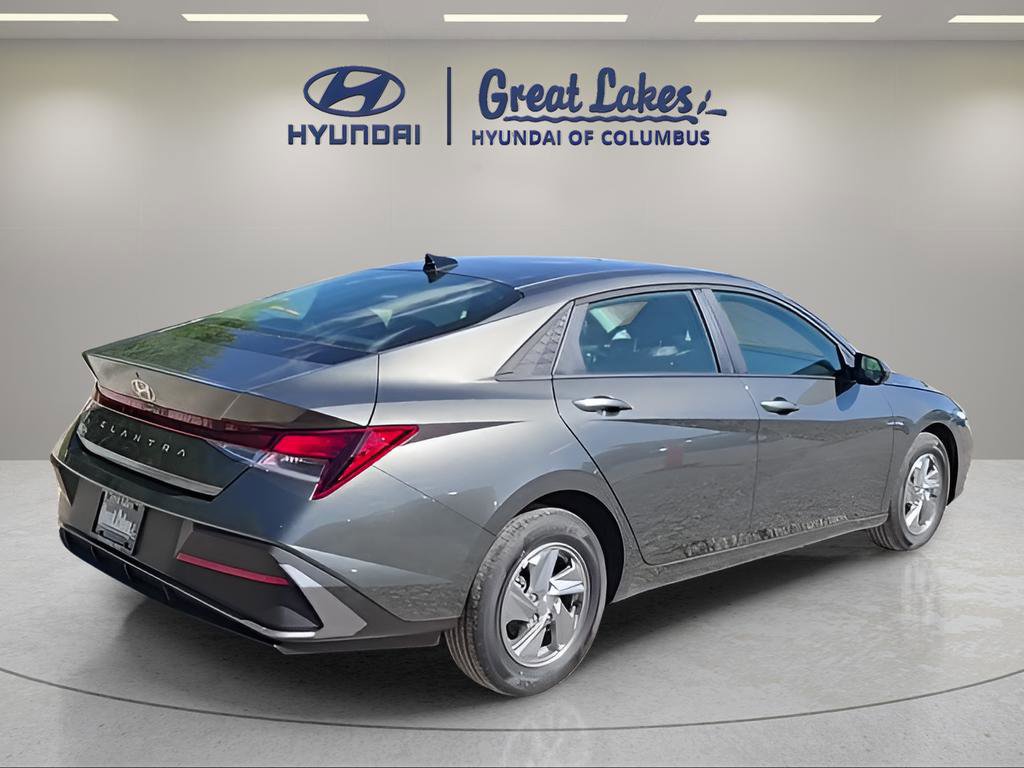 New 2026 Hyundai Elantra SE FWD image 5