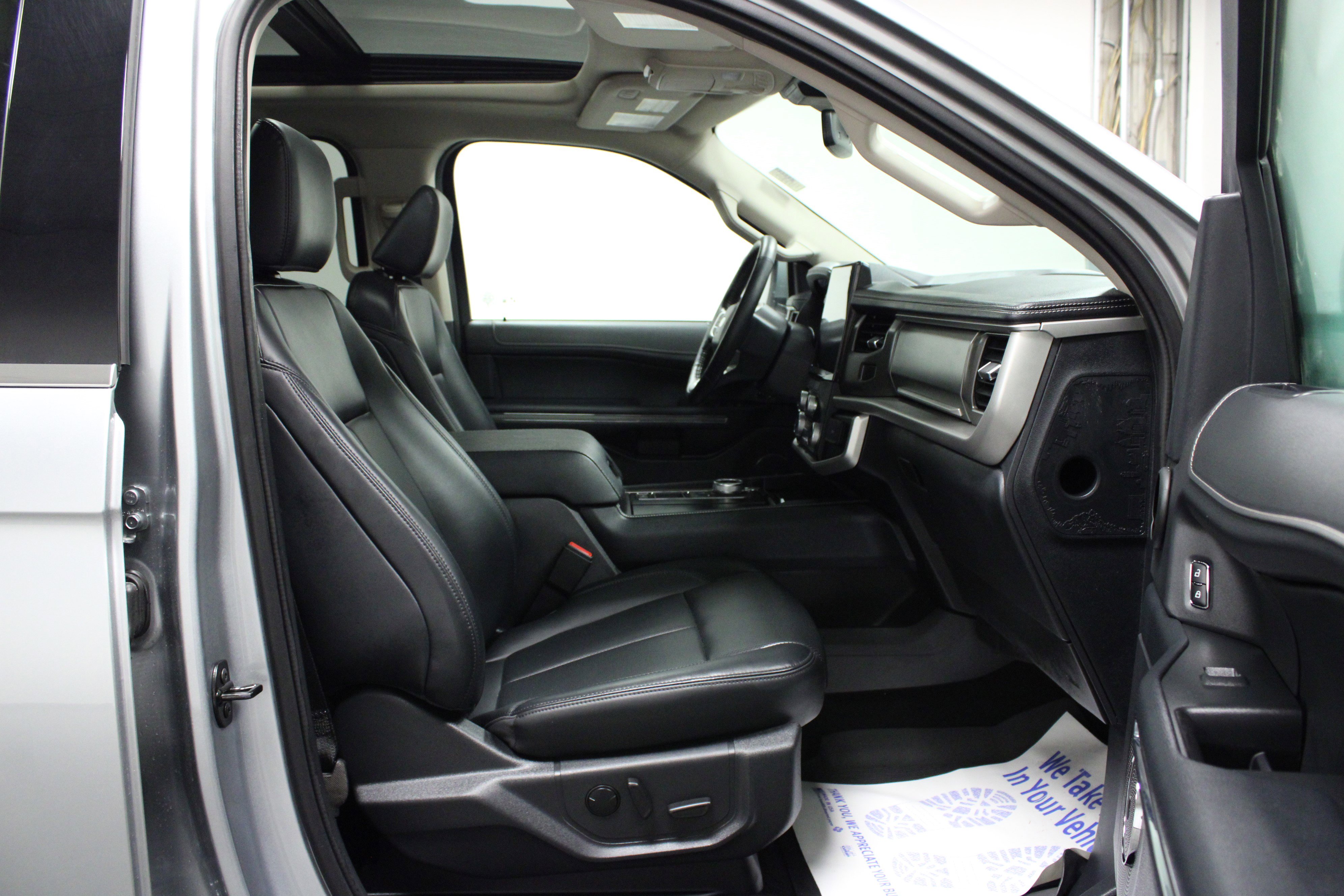 Used 2024 Ford Expedition XLT image 17