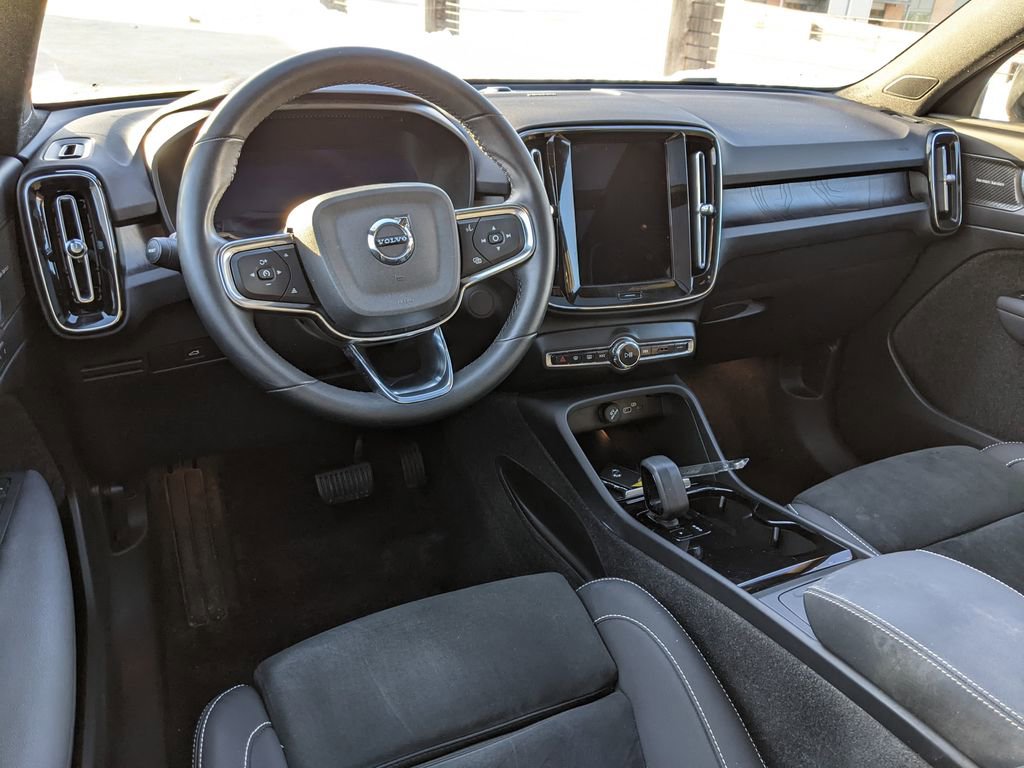 Certified 2023 Volvo XC40 Recharge Ultimate image 12