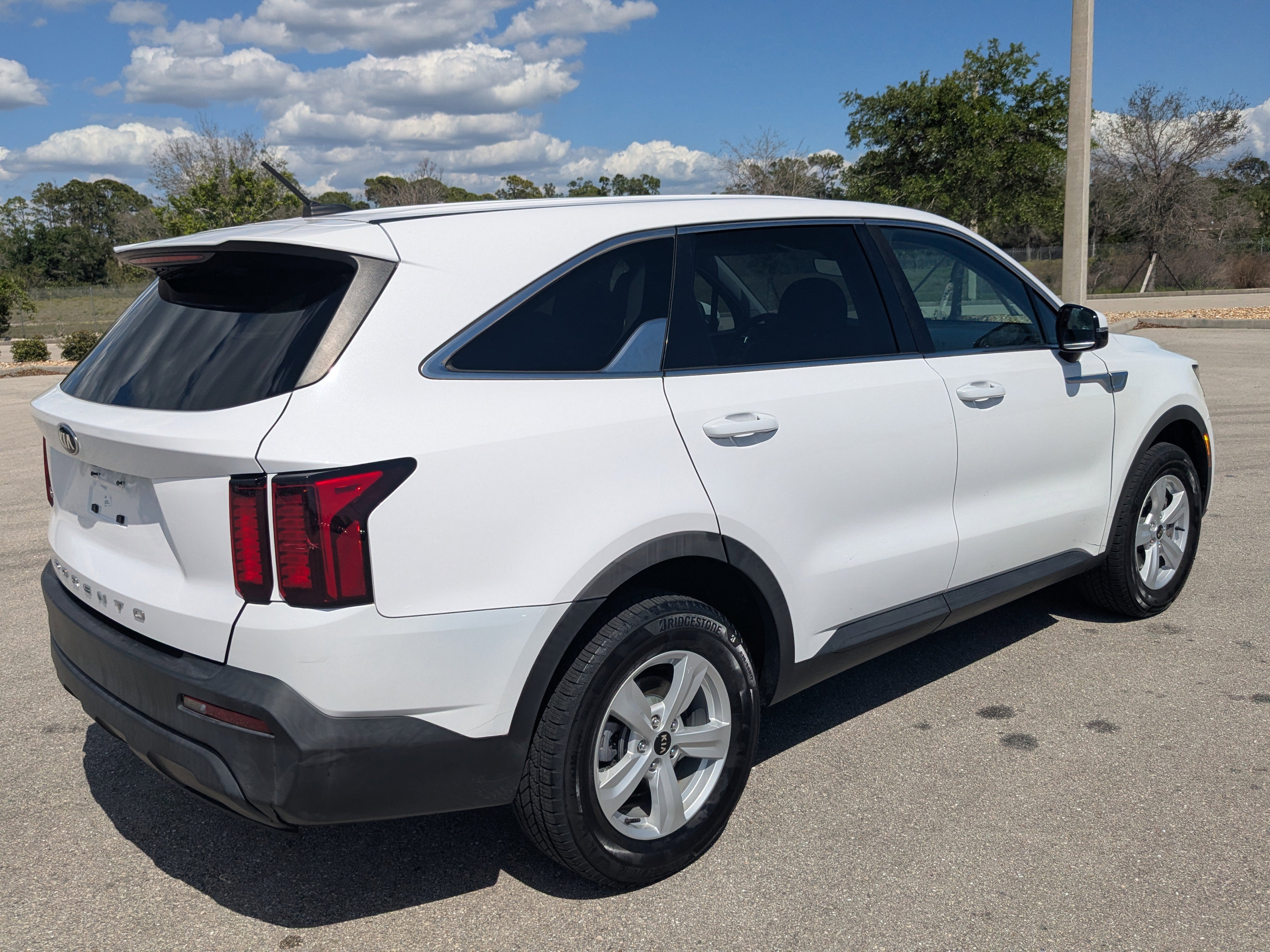 Used 2021 Kia Sorento LX AWD/4WD image 5
