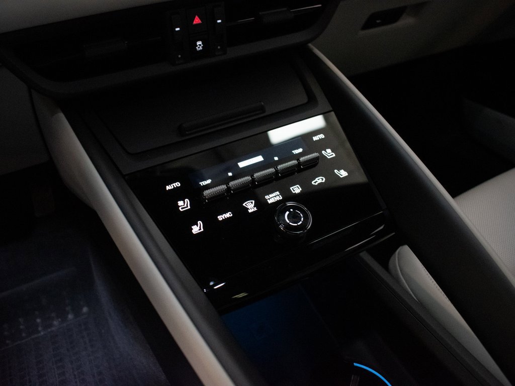 Certified 2025 Porsche Macan 4 Electric image 26