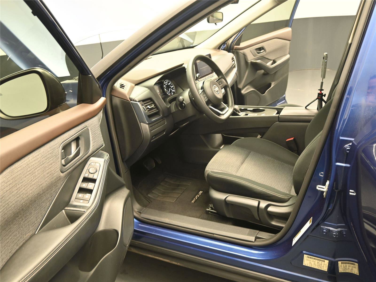 Used 2021 Nissan Rogue S image 5